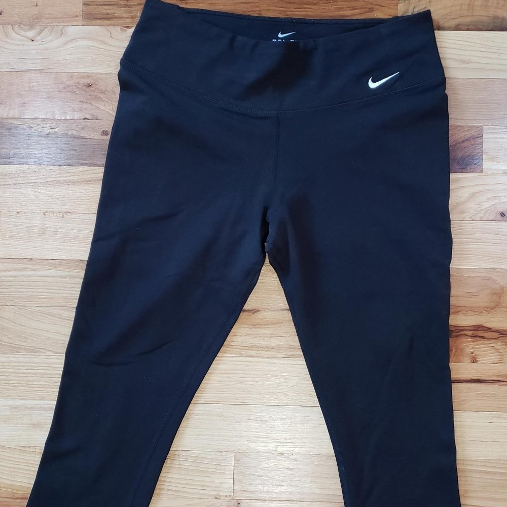 Nike Dri Fit Capri - Size Medium - Black
